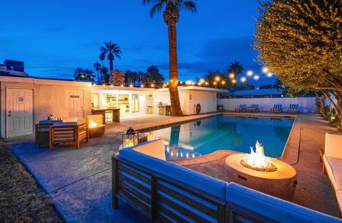 Las Vegas House | Iconic Vegas Villa : Heated Pool| Movie Room
