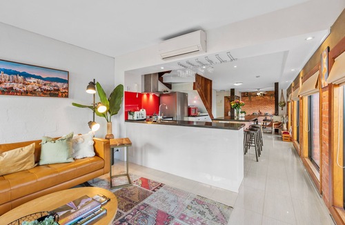 Spring Hill Apartment | Iconic Warehouse Apartment~CBDEdge~2Bed/2Bath/1Car