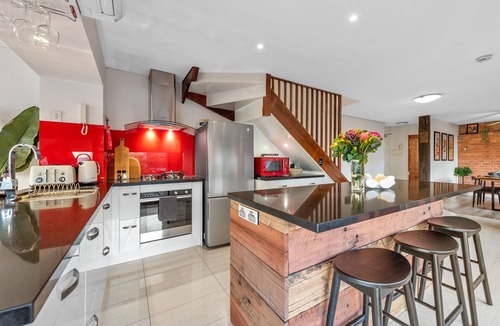 Spring Hill Apartment | Iconic Warehouse Apartment~CBDEdge~2Bed/2Bath/1Car