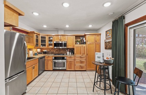 Wichita House | ICT Bunkhouse 2 King Beds, Family Friendly Retreat
