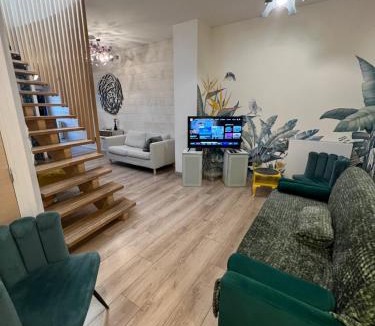 Valenciennes Apartment | Idéal groupe tarif long séjour maison 4chambres 8lits 2salles de bain 3wc terrasse stationnement gratuit