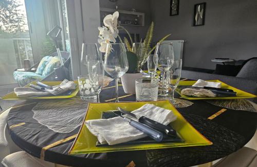 Digne-les-Bains Apartment | Idéal long séjour, Souvenirs de Provence,T2 classé, vue sur les montagnes, toutes commodités!
