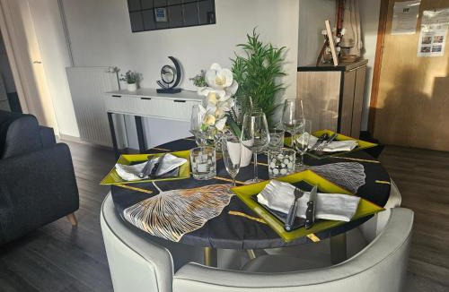 Digne-les-Bains Apartment | Idéal long séjour, Souvenirs de Provence,T2 classé, vue sur les montagnes, toutes commodités!