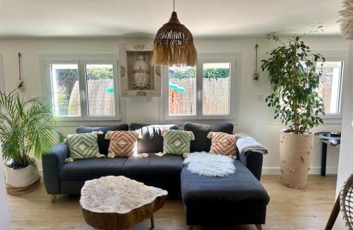 Saint-Aunes House | Idéal pour vos vacances Villa avec piscine et jacuzzi à 15 min de la plage