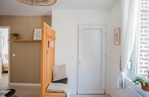 Valenciennes Apartment | Idéal PRO & Couple - 2 Logements Thème Boho Chic RDC & Dandy 1er étage - Quartier Calme - Jardin - WIFI HD - Smart TV - Parking Gratuit - Proche Centre & Transports - Ask Home
