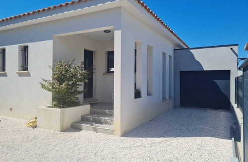 Calvisson Villa | Idéalement Située, Location Villa Moderne 6 Personnes Avec Piscine