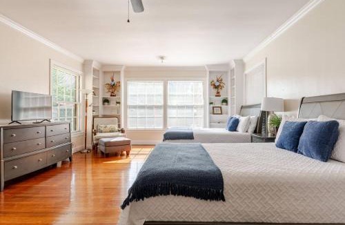 Pine Bluff House | Ida's Oasis