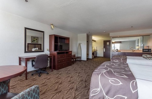 Idaho Falls Hotel | IDAHO FALLS, 2 GREAT UNITS! POOL, SPA, JACUZZI!