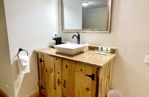 Bonners Ferry Hotel | Idaho Lodge and RV Park