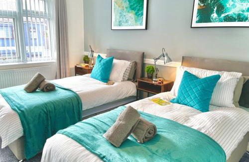 Horwich House | Ideal 4 Bed Home sleeps 7 Nr Middlebrook Stadium