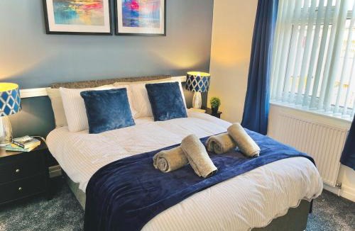 Horwich House | Ideal 4 Bed Home sleeps 7 Nr Middlebrook Stadium