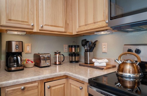 Fraser Condo | Ideal and modern 1 bedroom - open floor plan and mt views
