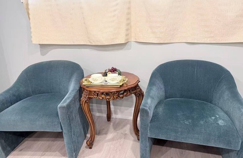 Aurora Apartment | Ideal Bachelor Suite For Couples/Singles in Aurora