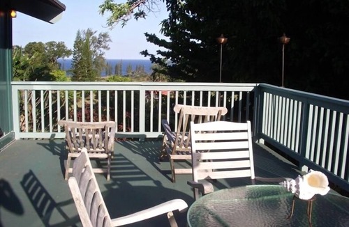 Hana House | IDEAL BEACH LOCATION 2 BR LARGE DECK "PRIVATE'