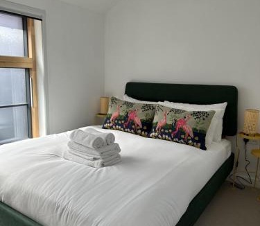 Redcliffe House | Ideal Bristol getaway - 3 bed harbourside home