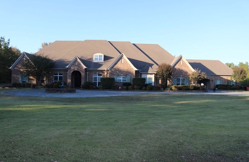 Lakes of Forest Hill House | Ideal Corporate Retreat
