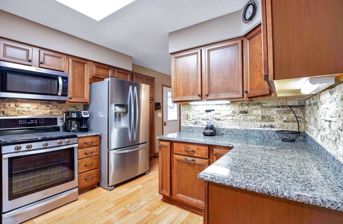 Sunrise Beach House | Ideal Cove with Amazing Dock, Kayaks & Fire Pit