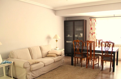 Haro Condo | Ideal downtown apartment