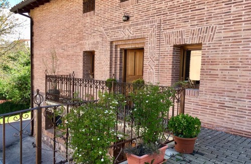 El Rasillo de Cameros Cottage | ideal for large families, pets allowed, garden, barbecue, fireplace