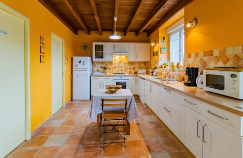 Saint-Jory-de-Chalais Cottage | Ideal for family of four/idéal pour famille de 4 personnes