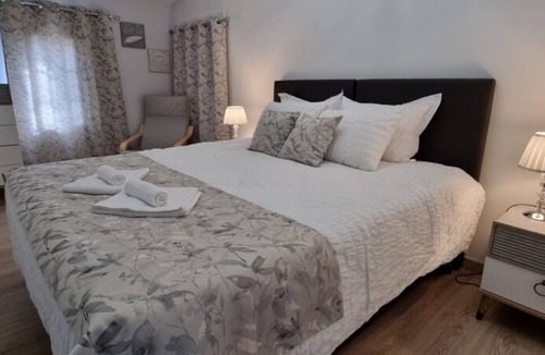 Gauriaguet Bed & Breakfast | IDEAL FOR GROUP SEMINAR 15 PERS+, SPA MASSAGE