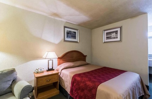 North Shore Hotel | Ideal for Visitors Seeking Convenient and Quick Entry to Downtown Houston’s Main