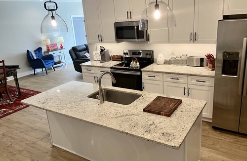 Forest Condo | Ideal Forest VA location near Liberty University. Comfy, safe and modern.