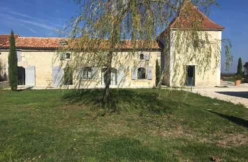 Barbezieux-Saint-Hilaire House | ideally placed country house