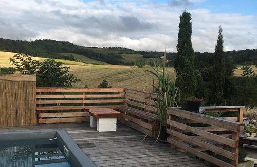 La Cassaigne House | ideal holiday with family, friends: Large bright loft-style house