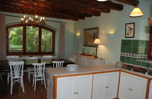El Poal Cottage | Ideal house for family gatherings or friends with beautiful English garden.