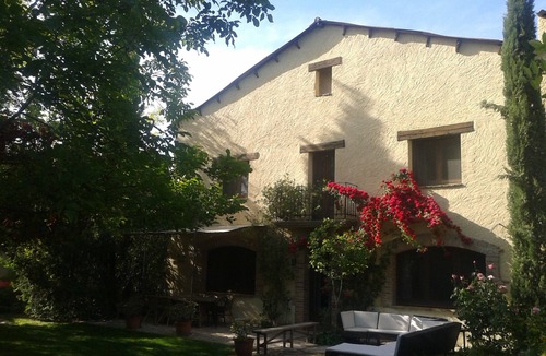 El Poal Cottage | Ideal house for family gatherings or friends with beautiful English garden.