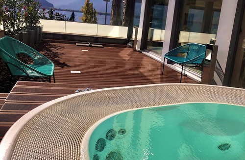 Montreux Apartment | Ideal Lakeside Retreat: 2-bedroom Spa ap. With Lake View, Centre, Sleeps 1-4