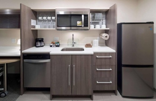 Port Canaveral Hotel | Ideal Location! 3 Classy Units, Onsite Pool, Free Breakfast, Pets Allowed!