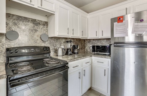 OST - South Union House | Ideal Location 4 Mi to Med Center! Houston Duplex