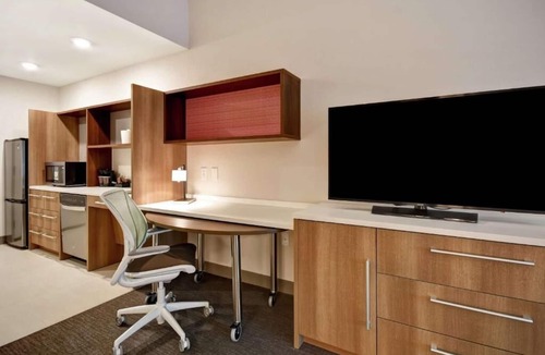 Jekyll Island Hotel | Ideal Location! 4 Classy Units, Onsite Pool, Free Breakfast, Pets Allowed!