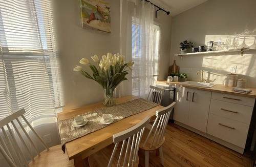 Historic Downtown Apartment | *IDEAL LOCATION *CHIC HOME*7 min to NYC*GROVE ST