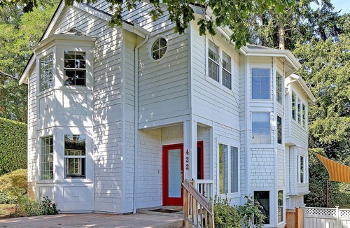 North Queen Anne House | Ideal Location For Your Seattle Vacation! LONG TERM MONTHLY RENTAL available!