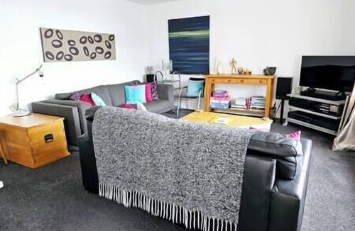 Oriental Bay House | Ideal location for groups, family, friends or work colleagues.