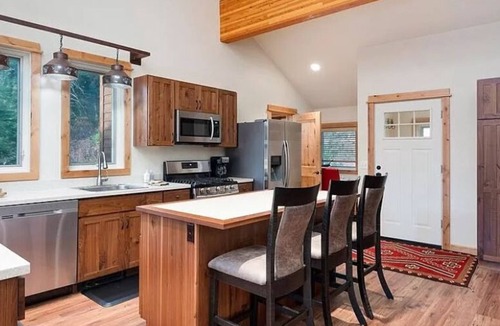 Gallatin Gateway House | Ideal Location between Bozeman and Big Sky, MT