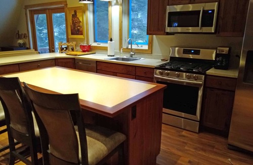 Gallatin Gateway House | Ideal Location between Bozeman and Big Sky, MT