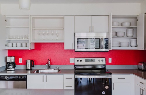 Lower Queen Anne Apartment | Ideal LQA 2BR w/Gym, W/D, Courtyard & Game Room, by Blueground