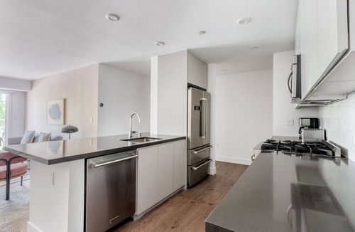 Sharon Heights Apartment | Ideal Menlo Park 1BR w/Gym & Pool, nr Shops, by Blueground