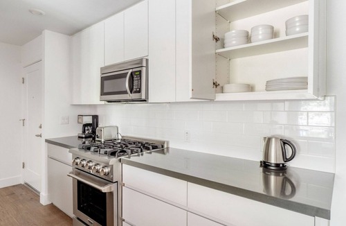 Sharon Heights Apartment | Ideal Menlo Park 1BR w/Gym & Pool, nr Shops, by Blueground