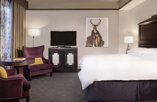 Downtown Fort Worth Hotel | Ideal Starting Point For Exploring the City! Walk to Fort Worth Water Gardens!