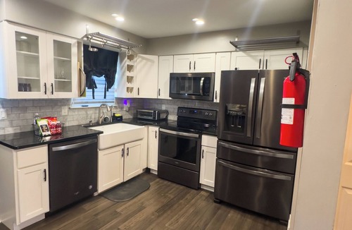 Woodbridge House | Ideal Stay for Relocators - Central & Convenient