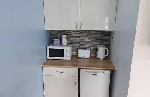 Nairn Apartment | Ideal studio base for groups or families exploring or golfing within the area