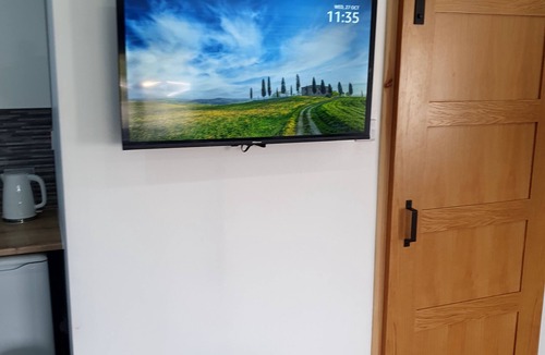 Nairn Apartment | Ideal studio base for groups or families exploring or golfing within the area