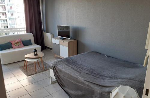 Centre Deux Apartment | Ideal T1 BALCON 2 personnes