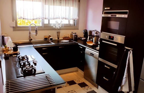 Saint-Priest Apartment | Ideally located 70m2 T3 apartment with private balcony and secure parking