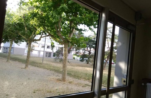 Saint-Priest Apartment | Ideally located 70m2 T3 apartment with private balcony and secure parking